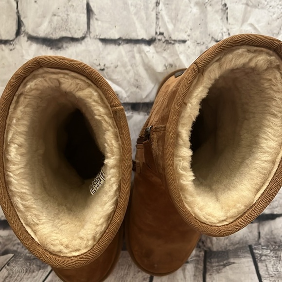 Size 7 UGG Brown Suede Boots - Picture 4 of 10